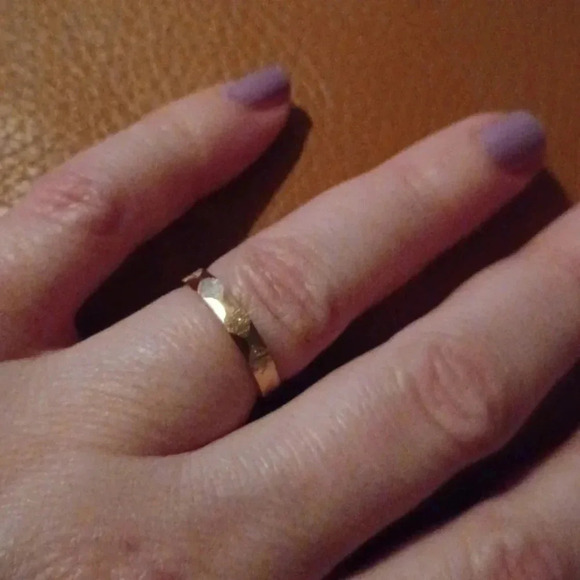 💙🌹New yellow tone wedding band - Picture 3 of 10